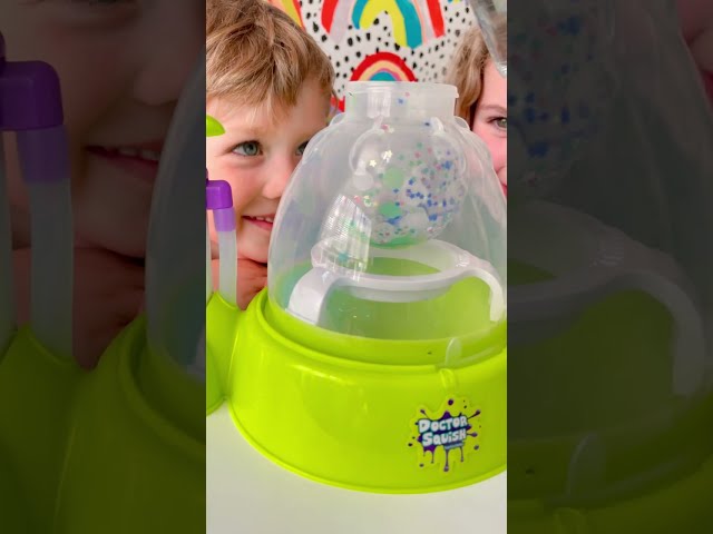 Vídeo relacionado con Pop Ball Studio, Fábrica de bolas Squishy, Creado, Llenado y Prensa, 3 bolas Squishy y Accesorios, Juguetes para Niños a partir de 5 Años, GIOCHI PREZIOSI, QUP00