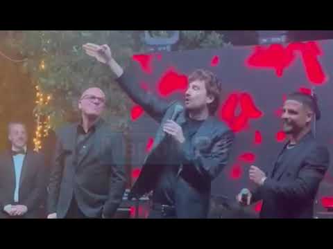 Alessandro Siani show sul palco 🤣 Che risate con Insigne, prende in giro anche la coppa di ADL!