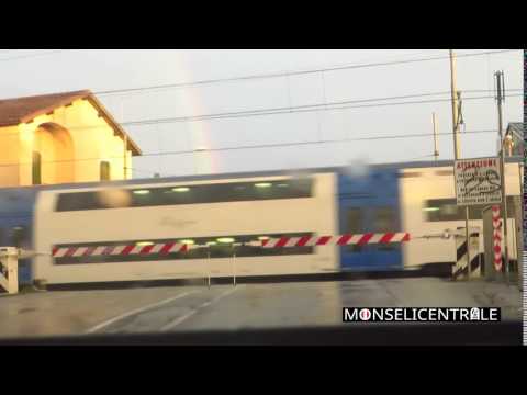 TAF(Treno Alta Frequentazione) al passaggio a livello di Via Bezzecca (Padova) con arcobaleno