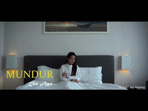 Eka Ayu - Mundur (  Official Music Video )