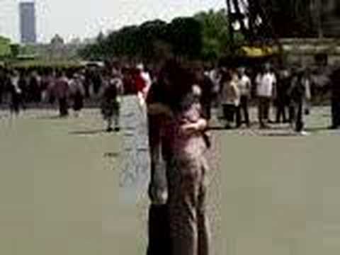 free hugs paris 06/05/2007 Tour Eiffel