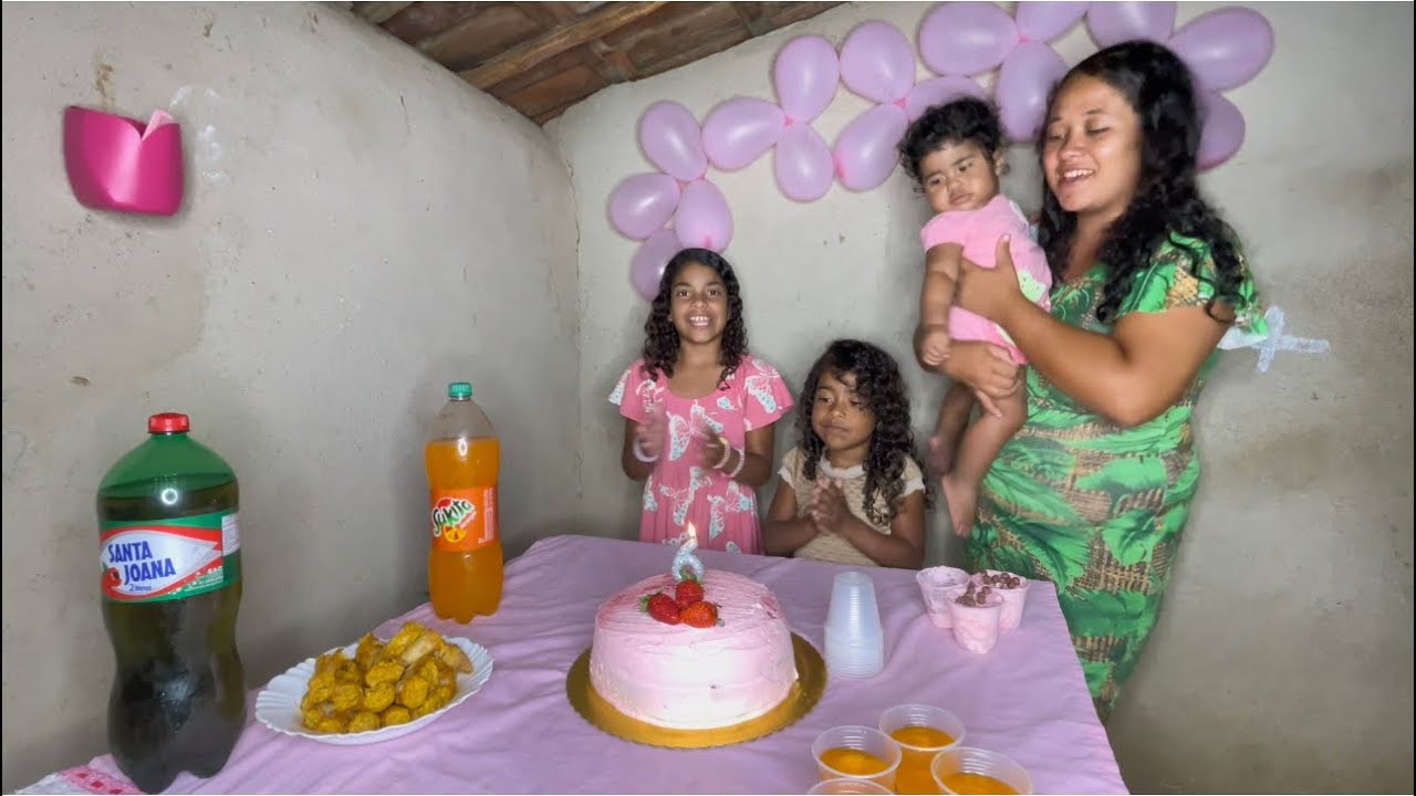 Fiz o aniversário 🎂de 6 anos de Yasmin👧🏾ninguém foi ,nem o pai dela tava🙁na hora dos parabéns👏🏼