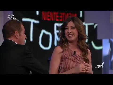 Lo sketch di Massimo Lopez e Virginia Raffaele a Victor Victoria