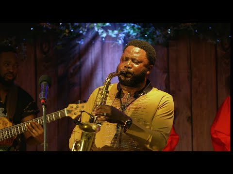 Mike Aremu LIVE – KERESIMESI (Yoruba Christmas Carol) | Sax in the Manger UK