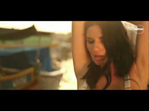 Ellie White - Ziua mea (Official Video)