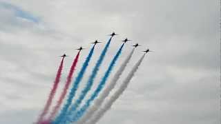 preview picture of video 'RAF Red Arrows Fly-over Beet field @LKMT, NATO Days 2012'