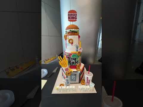 Novo local do #BurgerKing já está aberto no Aeroporto Internacional de Miami 🔥🍔🍟👑