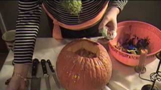 Pumpkin Carving with Former B-Horror Scream Queen Amelia De Schrei