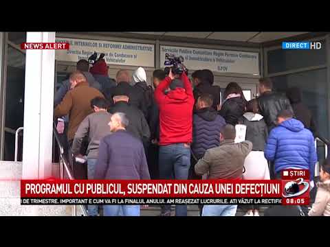 Scandal la Direcția de Permise. Zeci de oameni așteaptă, biroul e închis