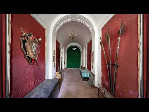 A 600 Year Old Abandoned Italian Palace - Real Medieval Weapons Left!