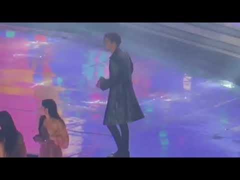 180512 SHINee Taemin skating on stage @DreamConcert