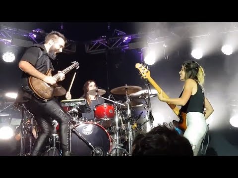 Eruca Sativa - Lula en bajo, Brenda en batería y Gabi en guitarra @ Estadio Obras