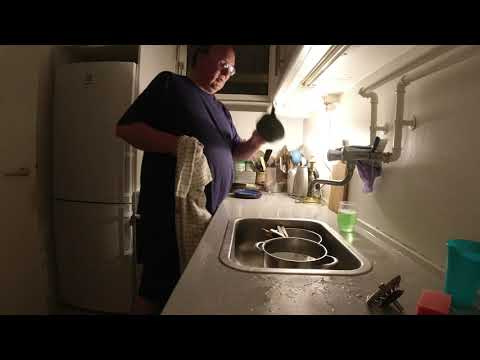 MongoTV_5651 - VASKER OP OVERTRÆT FREDAG NAT OG SNAKKER