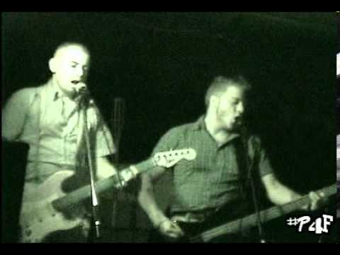 ATTITUDINE   CROCE DI FERRO LIVE @ CSOA SARS 02 09 2005