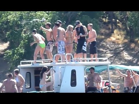 Pontoon Boat PARTY Almost TIPS OVER! MEMORIAL DAY PARTY
