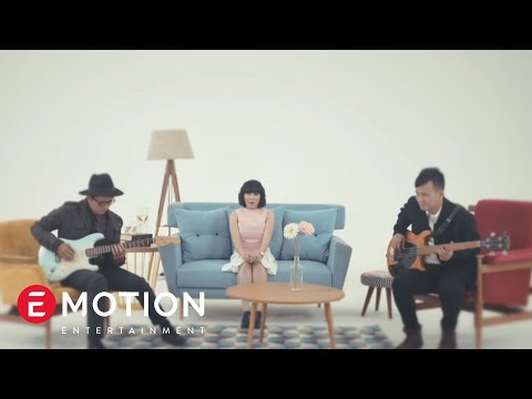 Cassandra - Cinta Dari Jauh (Official Music Video)