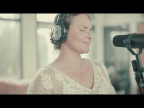 Let`s Keep Dancing (acoustic video) – Emiliana Torrini