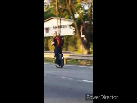 Homem sofre queda andando de Monociclo Elétrico a 70 Km/h