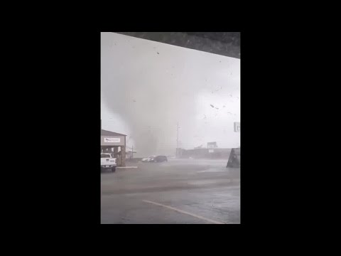 RAW VIDEO: Tornado rips through Mall at Turtle Creek in Jonesboro (Credit: Zachary Hall)