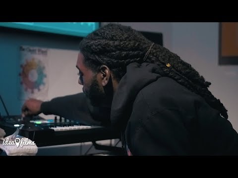 Traxamillion Making a Beat