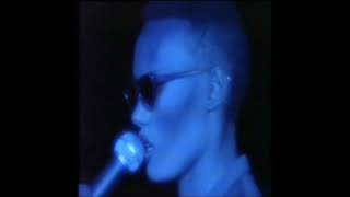 Grace Jones - Walking In The Rain 12&quot; (remixed video)