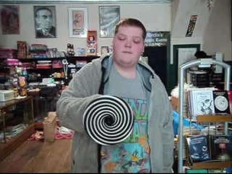 Growing & Shrinking Head Illusion Walk Around