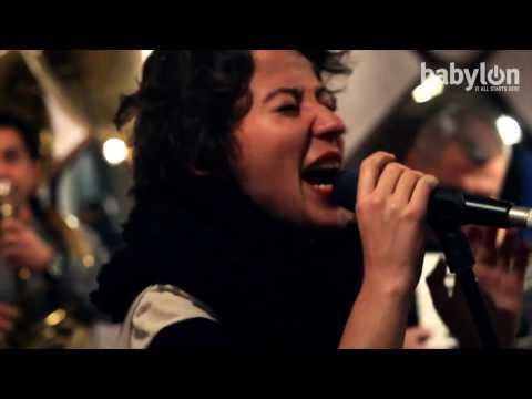 Kolektif İstanbul - Şişede Bade Durmaz (Live)