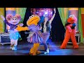 Popstar Zoe S Move It Like This Elmo S Rockin Birthday Dine