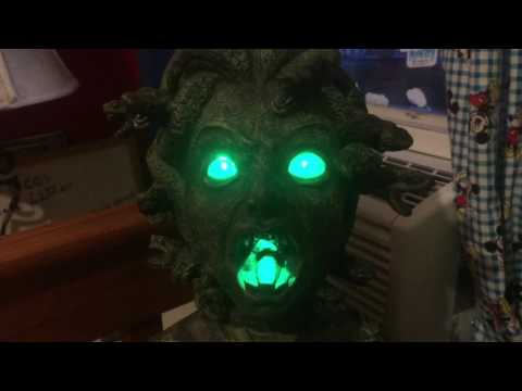 Medusa bust Glitching out
