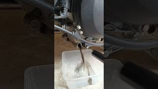 Download lagu change the oil on a Honda Beat Deluxe motorbike? #oilchange #engineoil mp3