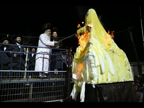 Historical Satmar Hadlakah in Miron 2016 - 5776 - האדמו"ר מ'סאטמאר במעמד ההדלקה באת"ק מירון - תשע"ו