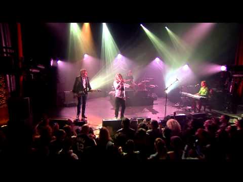 Winston McAnuff & Fixi - Johnny (feat Matthieu Chedid) [Live at La Cigale]