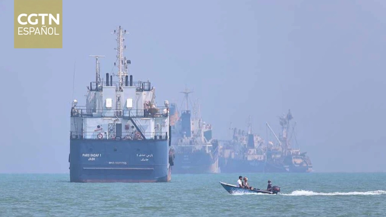 Buques vuelven a navegar por el estrecho de Ormuz tras el acuerdo entre Irán y EE. UU.