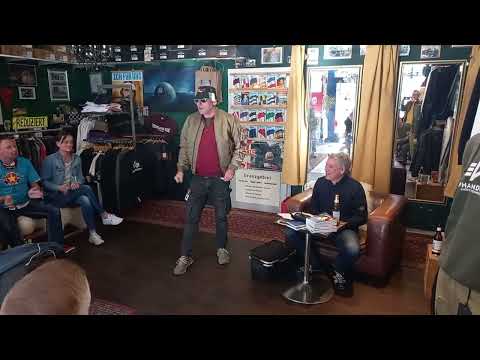 Andreas "Baufresse" Gläser singt bei Hoolywood