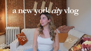 spend a winter evening in my nyc apartment hosting, cooking & getting ready for the holidays 🌙🍂