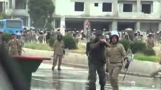 preview picture of video '20110520 - Hama City - Man protected by police while trying to use shotgun on protesters'