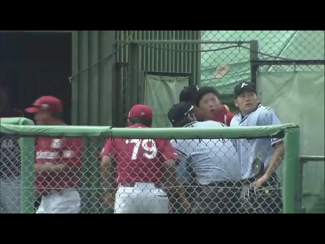 【ファーム】イーグルスのコーチ陣と審判員たちが雷の音に驚く 2017/7/17 L-E(ファーム)