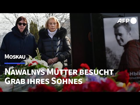 Nawalnys Mutter besucht Grab ihres Sohnes in Moskau | AFP