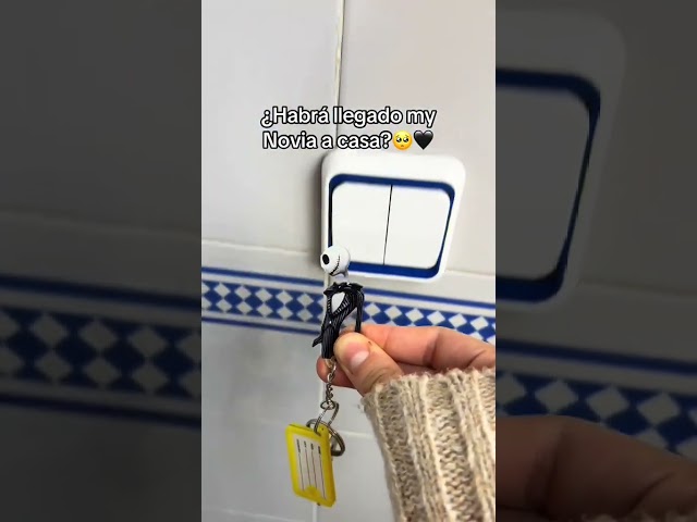 Vídeo relacionado con Ouligay Llavero divertido con el dedo medio, regalo para parejas, Halloween, 9 x 3 cm