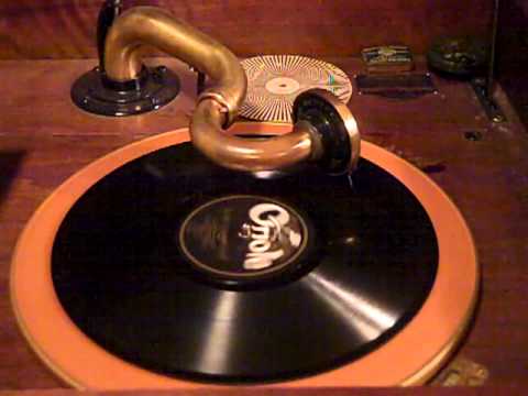 SAM LANIN SCRAPPY LAMBERT - I'M JUST A VAGABOND LOVER - ROARING 20'S VICTROLA.MP4