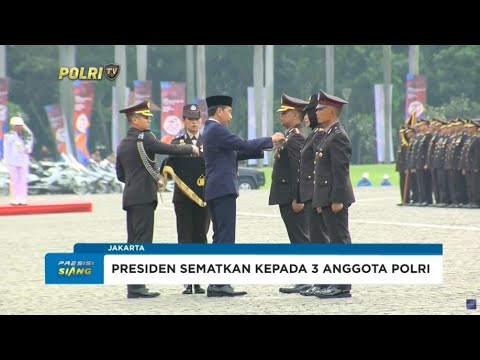 PRESIDEN JOKOWI SEMATKAN PENGHARGAAN BINTANG BHAYANGKARA NARARYA KE-3 ANGGOTA POLRI