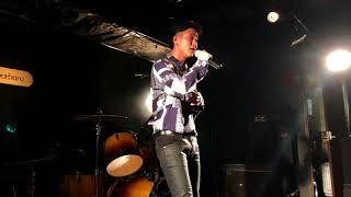 01 Love Story / TAKAHIRO