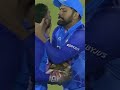 Rohit Sharma ने पकड़ी Dinesh Karthik की गर्दन