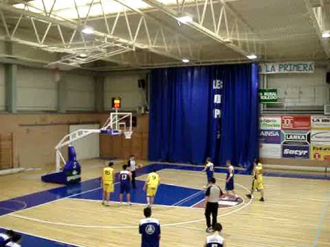 Tiro libre de Iván Colao en el CB Illescas-CB Torrijos