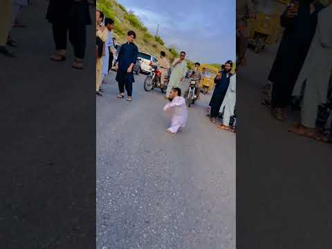 Short man dance video #youtube #youtubeshorts #subscribe #shortvideo #viral #pashto #music #dance