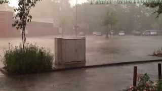 preview picture of video 'Starke Regen mit Blitz und Donner in Duisburg (Hochheide Markt 22.07.2013)'