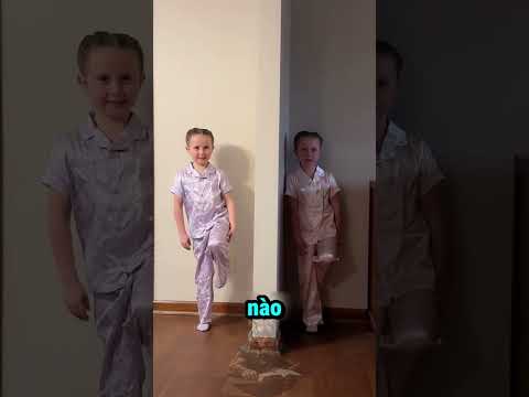 Cặp Song Sinh Này Dùng Chung Hệ Điều Hành 🤯