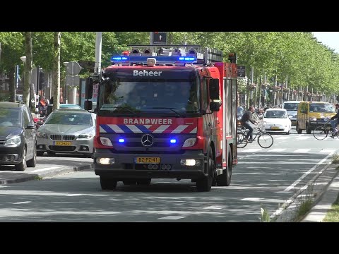Brandweer met Spoed onderweg naar een Grote Brand in Amsterdam Oost - HVDMN 13-4271 UIT1 13-9235