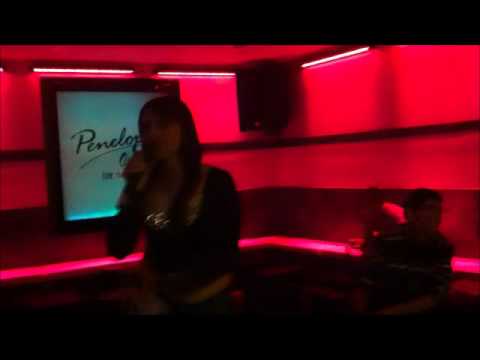 Sindy Cruz  en Karaoke Penelope Oviedo Asturias