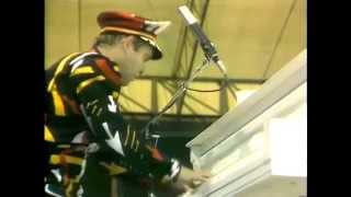 Elton John - Bennie and the Jets (Central Park 1980)